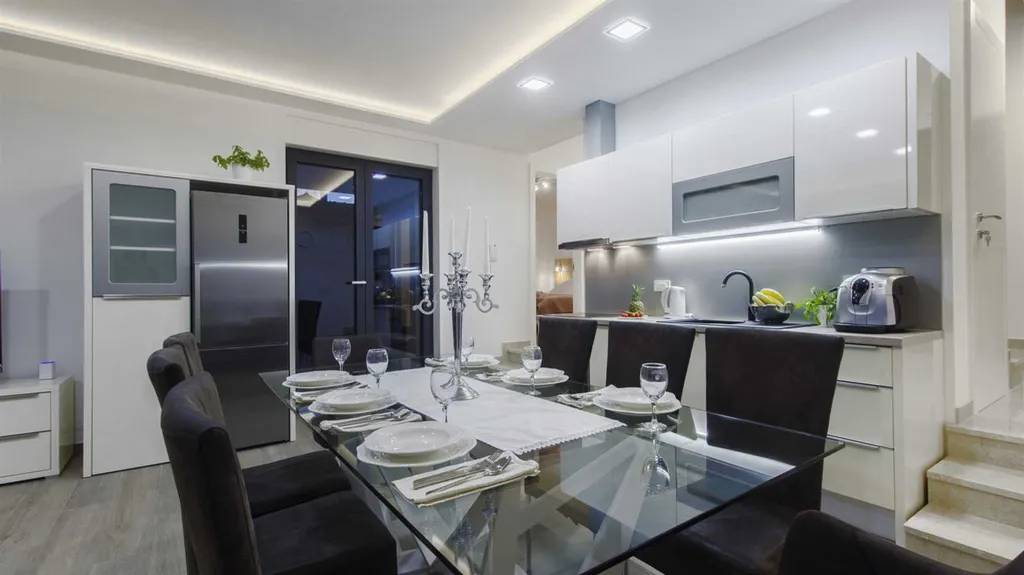 4-Bedroom Villa in Srima with Sea-View Pool