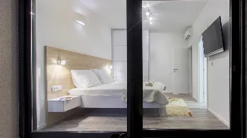 4-Bedroom Villa in Srima with Sea-View Pool