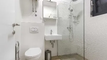 4-Bedroom Villa in Srima with Sea-View Pool