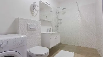 4-Bedroom Villa in Srima with Sea-View Pool