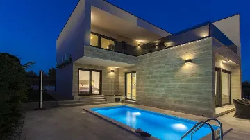 4-Bedroom Villa in Srima with Sea-View Pool