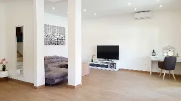 Vodice 4-Bedroom Apartment with Outdoor Pool and Yard