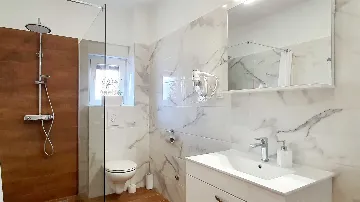 Vodice 4-Bedroom Apartment with Outdoor Pool and Yard