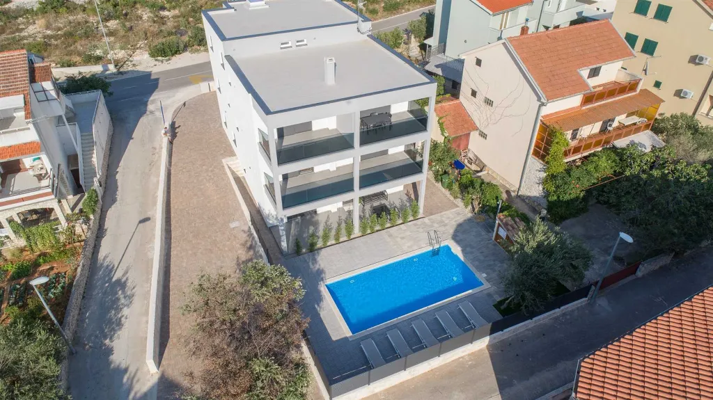 Vodice 4-Bedroom Apartment with Outdoor Pool and Yard