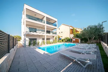 Vodice 4-Bedroom Apartment with Outdoor Pool and Yard