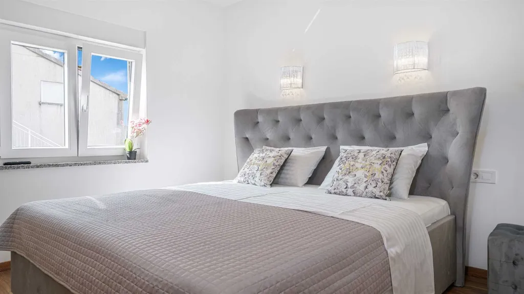 Three-Bedroom Apartment with Pool View in Vodice