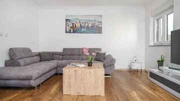 Three-Bedroom Apartment with Pool View in Vodice