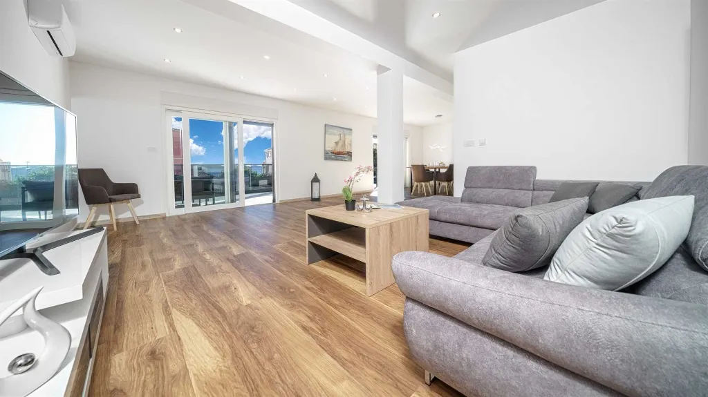 Three-Bedroom Apartment with Pool View in Vodice