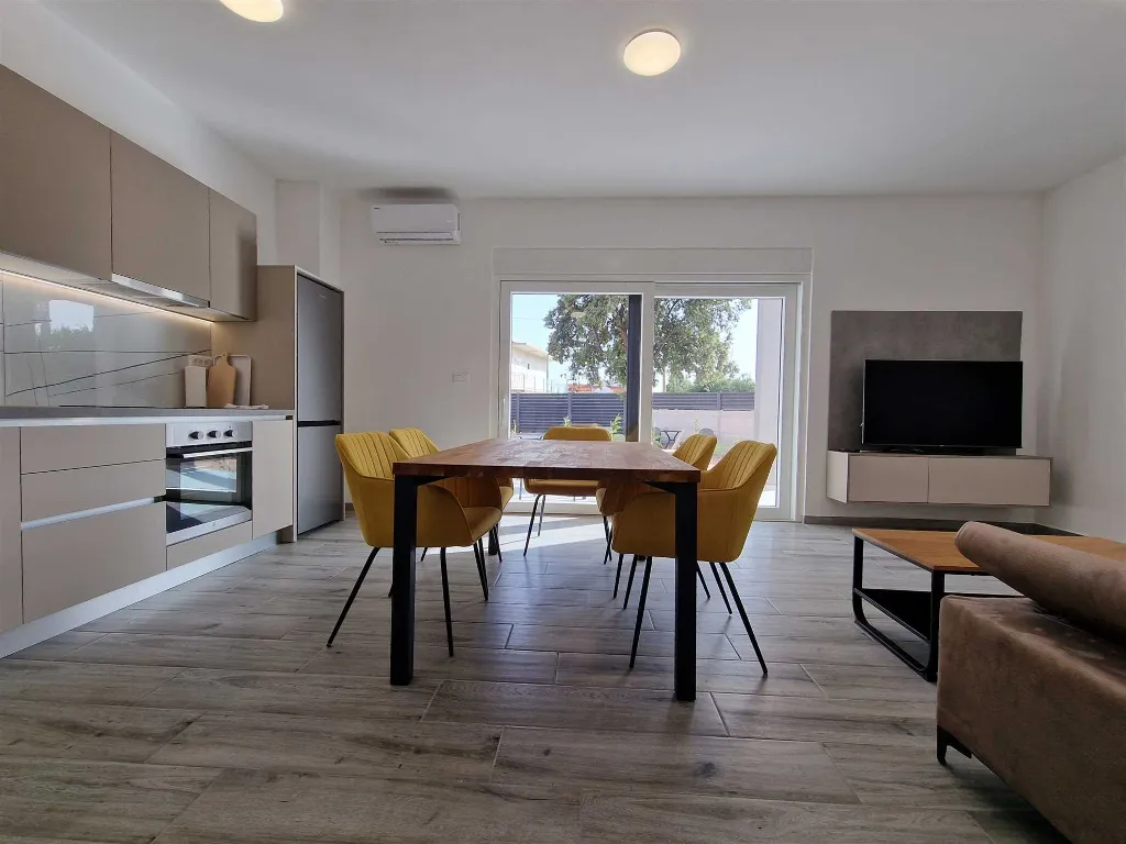 Two-Bedroom Apartment in Vodice for 4–5 Guests