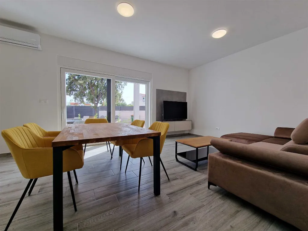 Two-Bedroom Apartment in Vodice for 4–5 Guests