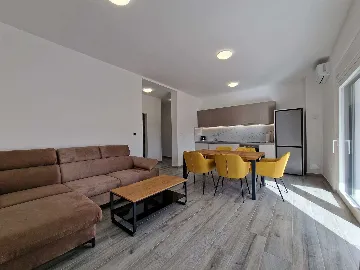 Two-Bedroom Apartment in Vodice for 4–5 Guests