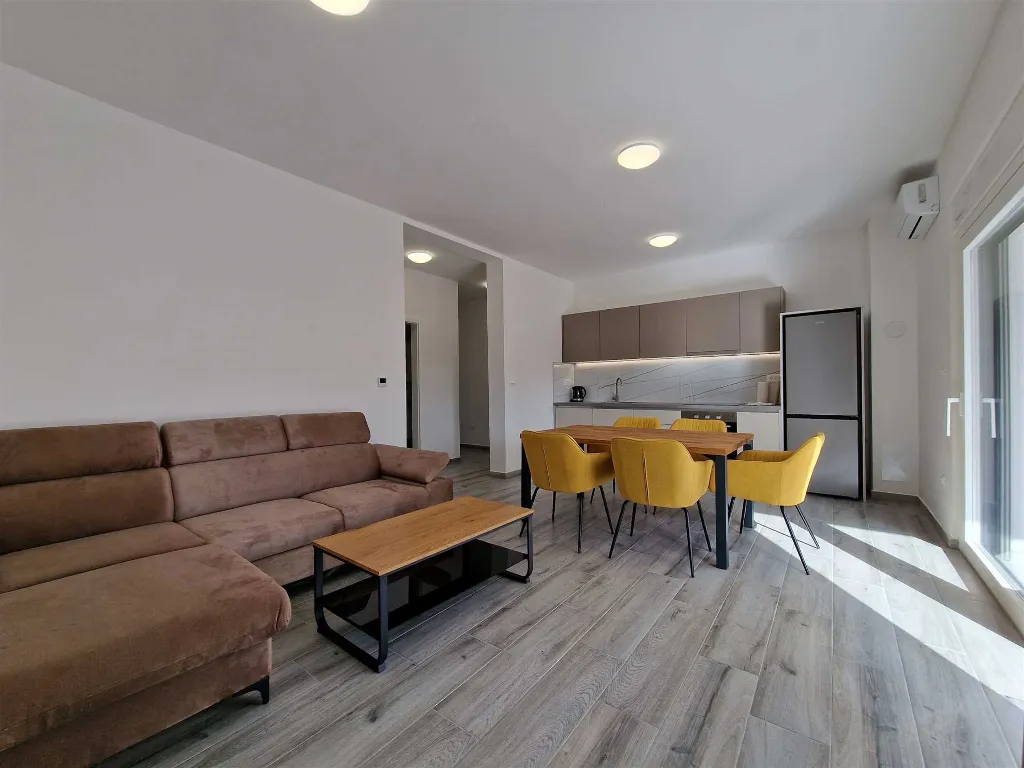 Two-Bedroom Apartment in Vodice for 4–5 Guests