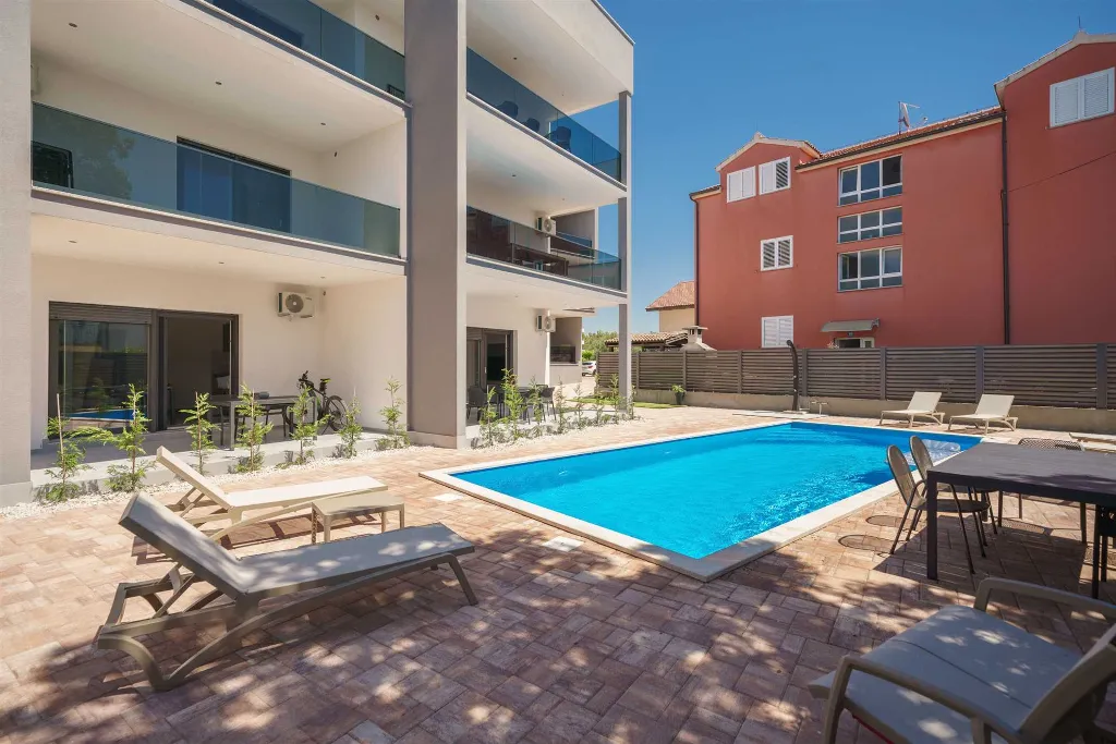 Two-Bedroom Apartment in Vodice for 4–5 Guests