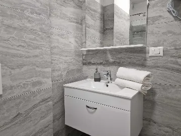 2-Bedroom Apartment in Vodice for Up to 4