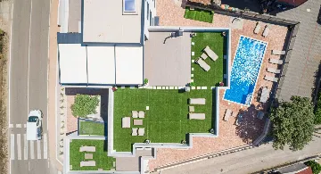 2-Bedroom Apartment in Vodice for Up to 4