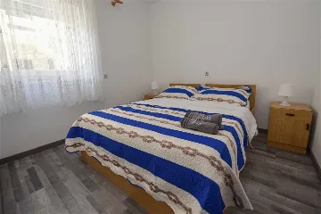Stara Novalja Apartment for 4 Guests with Sea Views