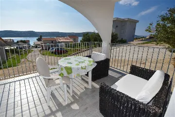 Stara Novalja Apartment for 4 Guests with Sea Views