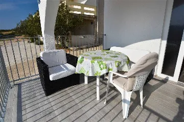 Stara Novalja Apartment for 4 Guests with Sea Views