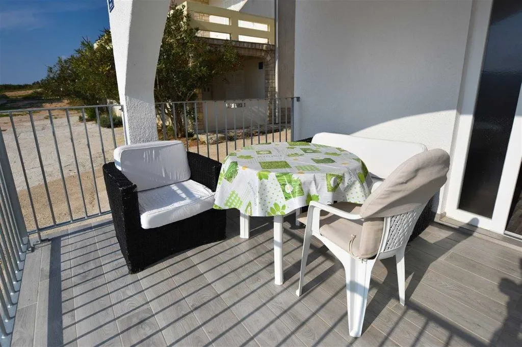 Stara Novalja Apartment for 4 Guests with Sea Views
