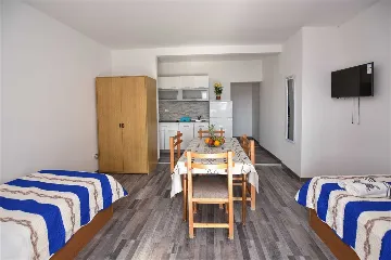 Stara Novalja Apartment for 4 Guests with Sea Views