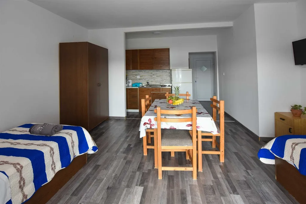 Stara Novalja Sea-View Apartment for 4