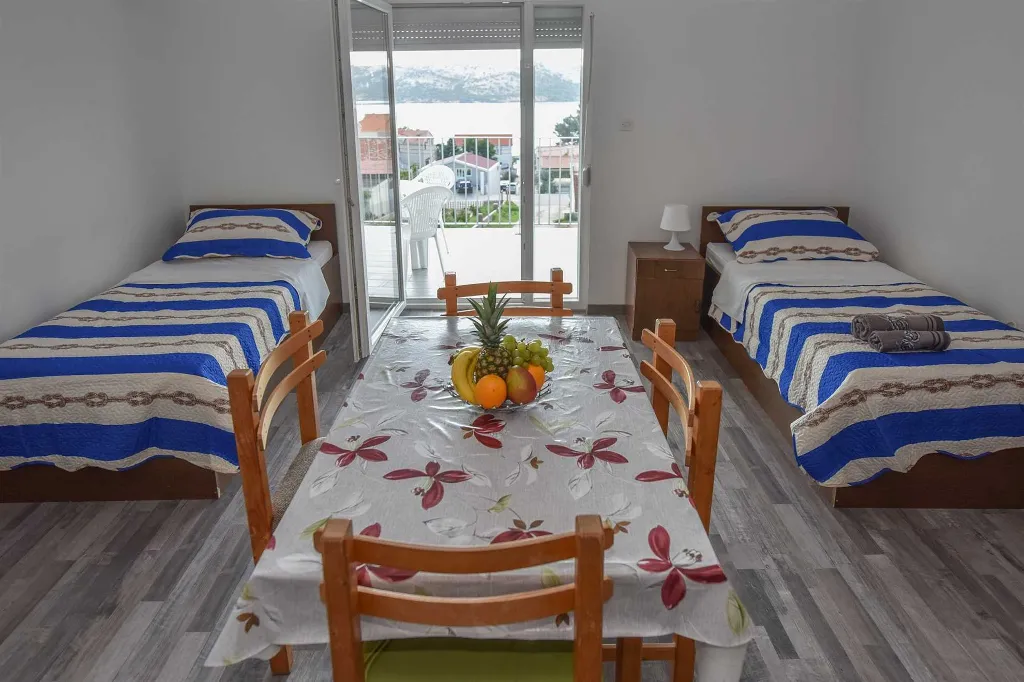 Stara Novalja Sea-View Apartment for 4