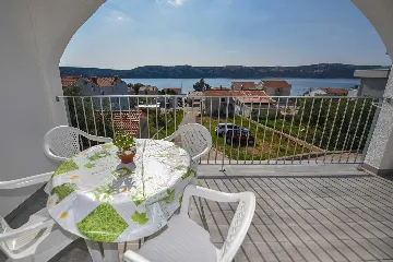 Stara Novalja Sea-View Apartment for 4