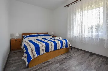 Sea-View Apartment for 4 in Stara Novalja