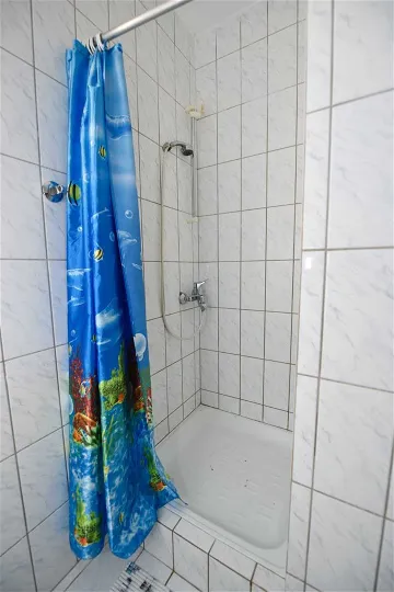 Sea-View Apartment for 4 in Stara Novalja