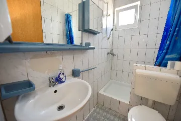 Sea-View Apartment for 4 in Stara Novalja