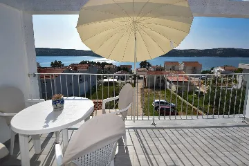 Sea-View Apartment for 4 in Stara Novalja