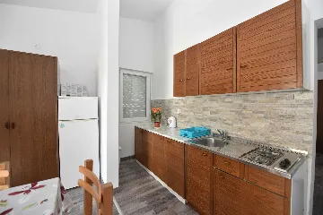 Sea-View Apartment for 4 in Stara Novalja