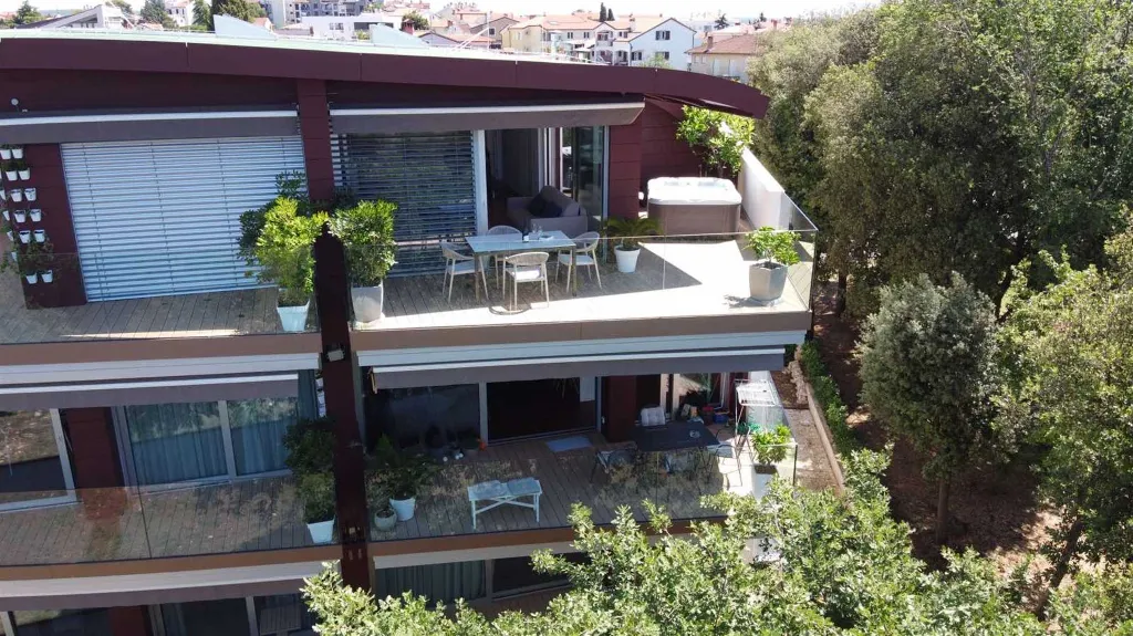 Rovinj 2-Bedroom Apartment with Hot Tub Terrace