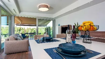 Rovinj 2-Bedroom Apartment with Hot Tub Terrace