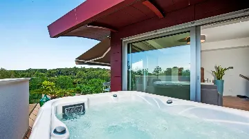 Rovinj 2-Bedroom Apartment with Hot Tub Terrace