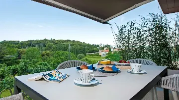 Rovinj 2-Bedroom Apartment with Hot Tub Terrace