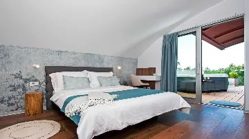 Rovinj 2-Bedroom Apartment with Hot Tub Terrace