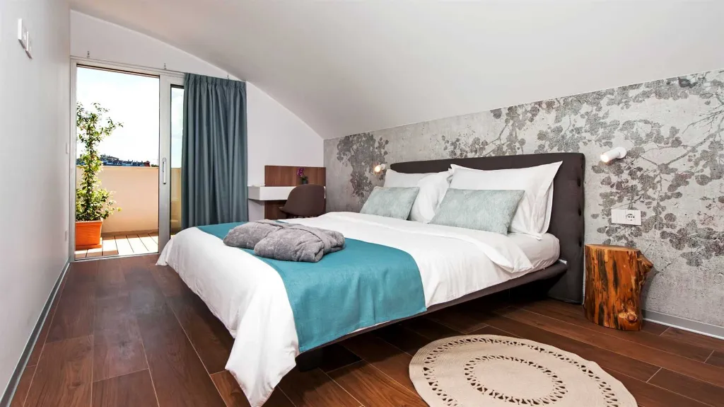 Rovinj 2-Bedroom Apartment with Hot Tub Terrace