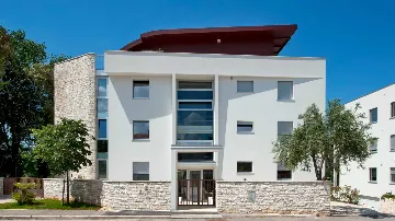 Rovinj 2-Bedroom Apartment with Hot Tub Terrace