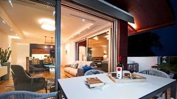 Rovinj 2-Bedroom Apartment with Hot Tub Terrace