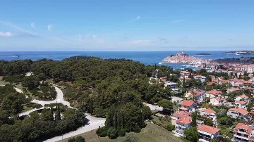 Rovinj 2-Bedroom Apartment with Hot Tub Terrace