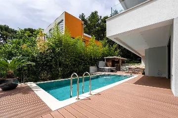 Rovinj 3-Bedroom Apartment with Private Heated Pool