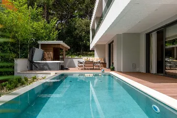 Rovinj 3-Bedroom Apartment with Private Heated Pool