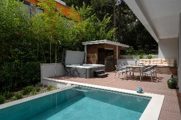 Rovinj 3-Bedroom Apartment with Private Heated Pool