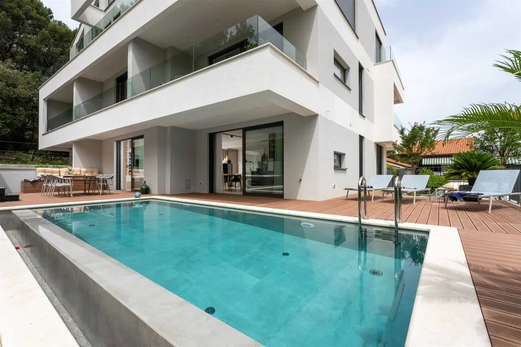 Rovinj 3-Bedroom Apartment with Private Heated Pool