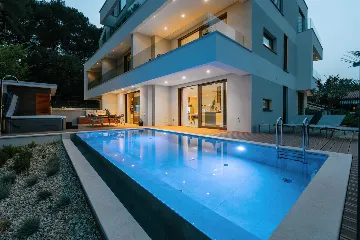 Rovinj 3-Bedroom Apartment with Private Heated Pool