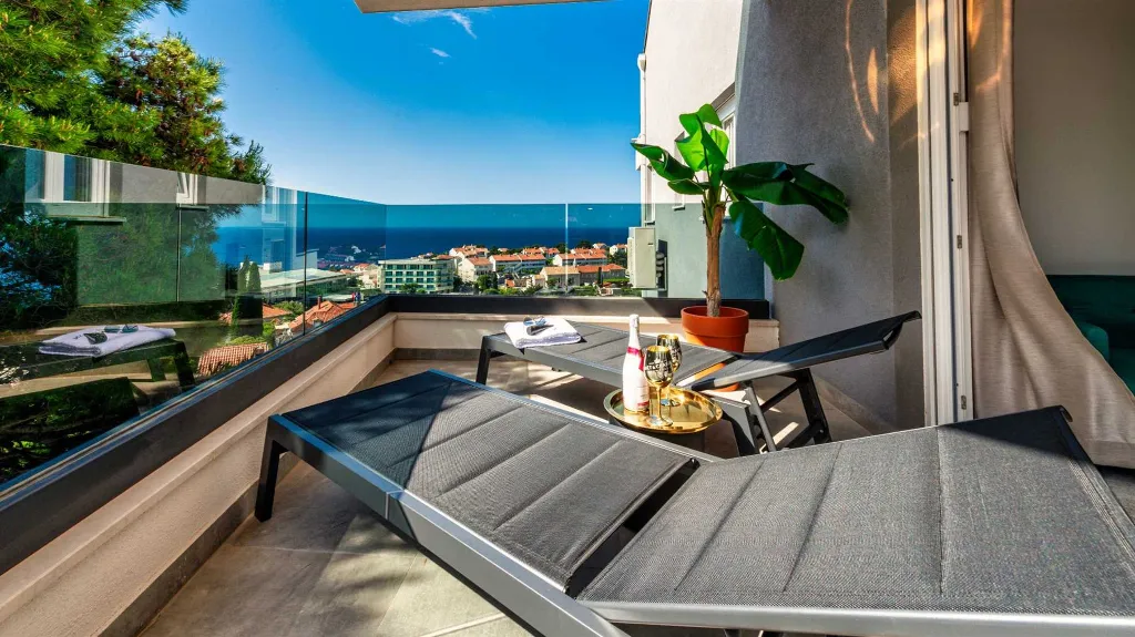 Modern Two-Bedroom Retreat Dubrovnik