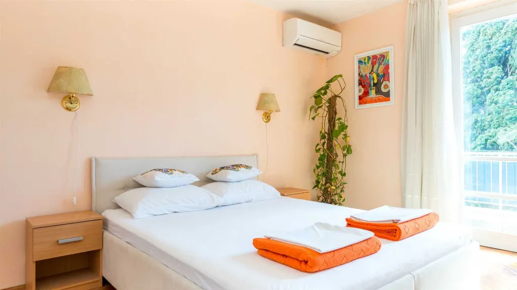 Lapad 1-Bedroom Apartment in Dubrovnik with Parking