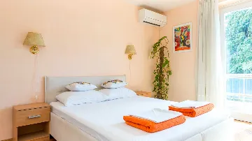 Lapad 1-Bedroom Apartment in Dubrovnik with Parking