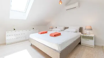 3-Bedroom Apartment in Dubrovnik with Balcony Sea Views
